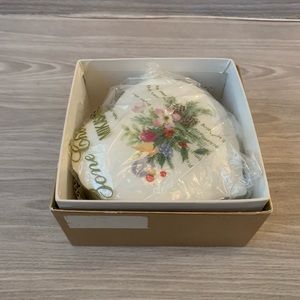 Mikasa Bone China Holiday Bouquet Heart Shaped Trinket Box Made in Japan NEW.